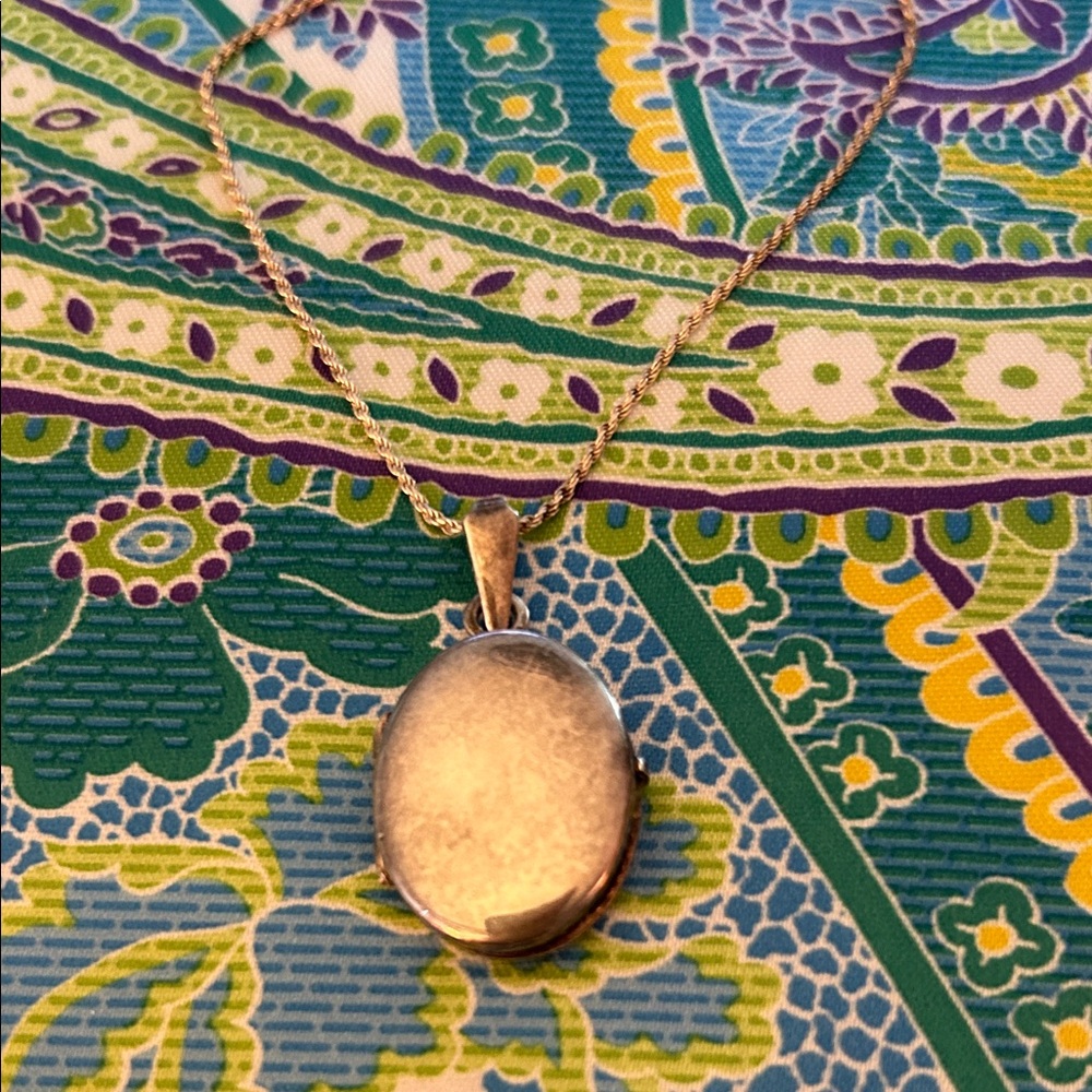 Chic Sterling Silver Oval Locket Necklace - Picture 7 of 10